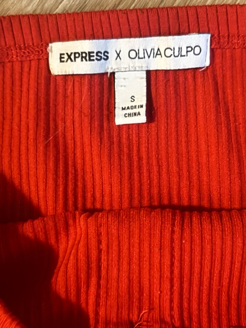 Express Red Ribbed Off-Shoulder Button Crop Top - Picture 2 of 3